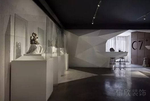 產(chǎn)品展示區(qū)玻璃柜裝修