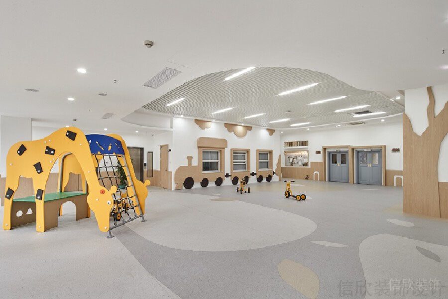 長頸鹿滑滑梯娛樂設(shè)施兒童培訓(xùn)機構(gòu)過道效果