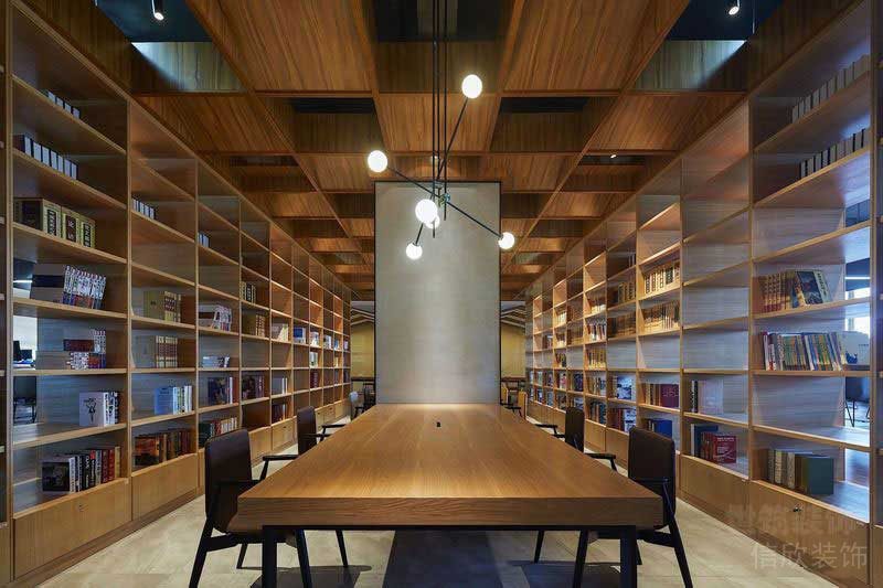 原木風(fēng)自習(xí)室圖書館裝修通體木制開放式收納區(qū)域設(shè)計(jì)