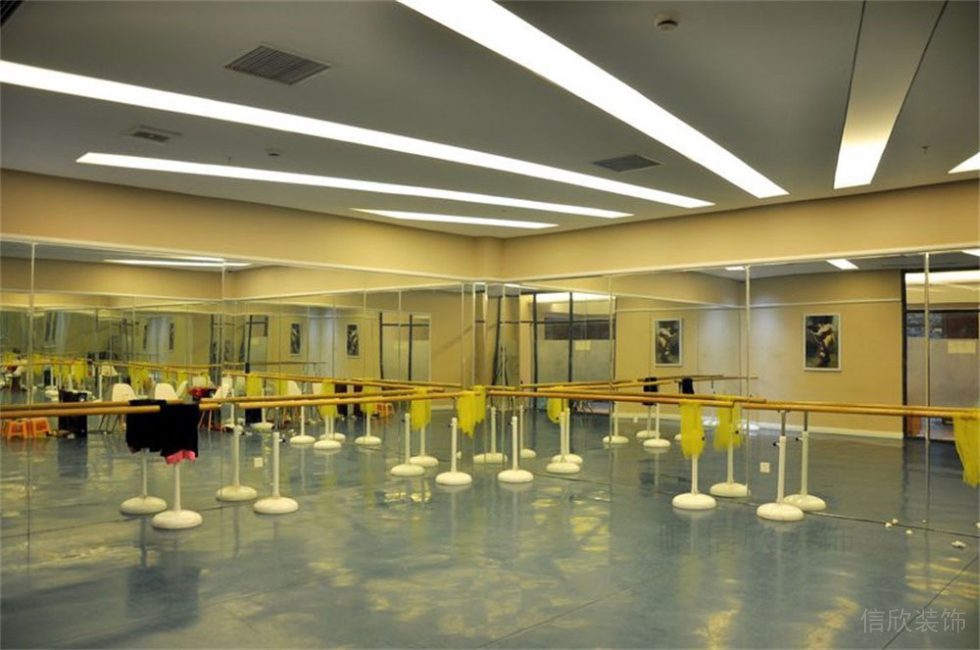 深圳市南山區(qū)華僑城頂尖藝術(shù)培訓(xùn)機(jī)構(gòu)舞蹈室