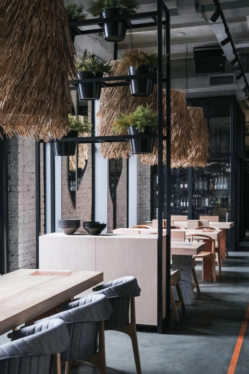 深圳市寶安中心區(qū)個(gè)性自然風(fēng)餐飲店鋪麥草吊燈