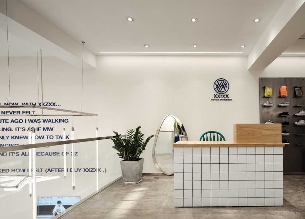 深圳市龍華區(qū)大浪xxzxx潮牌店裝修設(shè)計二層