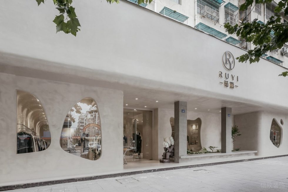 深圳市南山區(qū)前海現(xiàn)代風(fēng)女裝店裝修設(shè)計(jì)門廳2