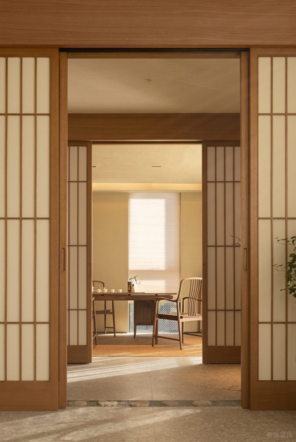 日式原木風(fēng)茶室原木推拉門裝修設(shè)計(jì)