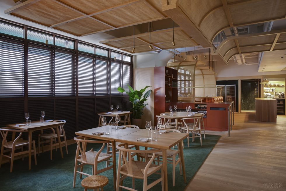 木質(zhì)歐式餐廳開(kāi)放式用餐區(qū)裝修設(shè)計(jì)