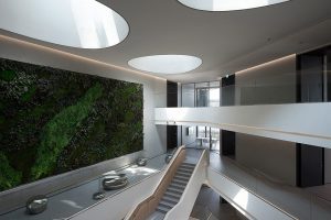 黑白灰時尚極簡風(fēng)辦公室裝修設(shè)計淺色調(diào)中空樓梯廳效果圖