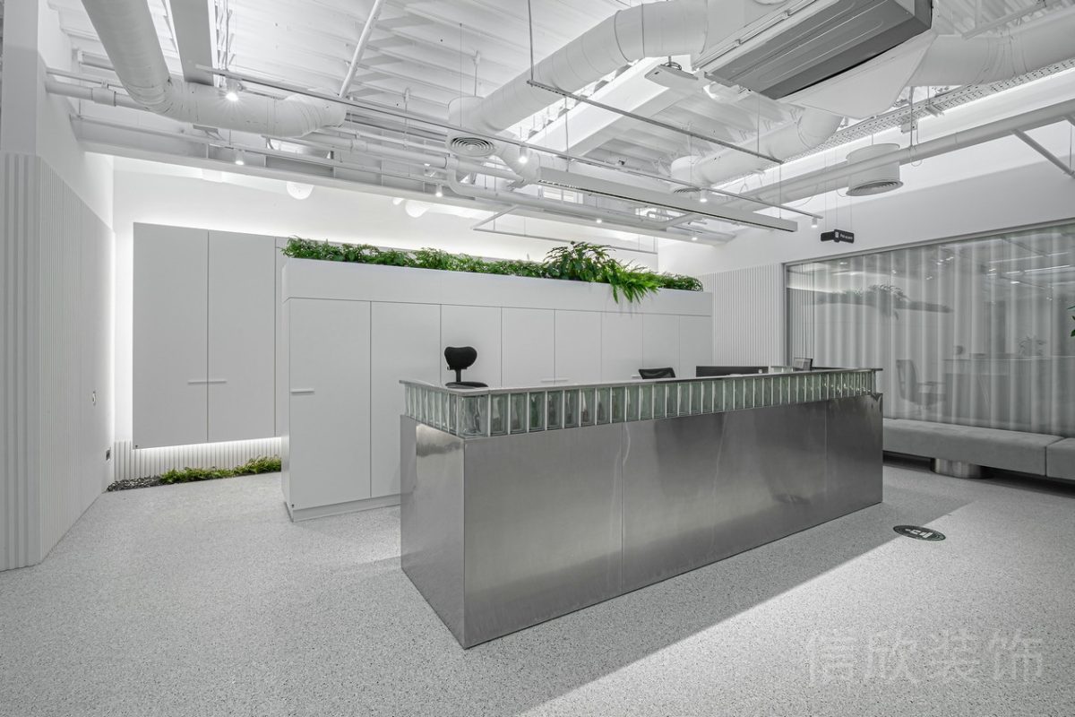 現(xiàn)代簡約風辦公空間不銹鋼接待臺裝修設計
