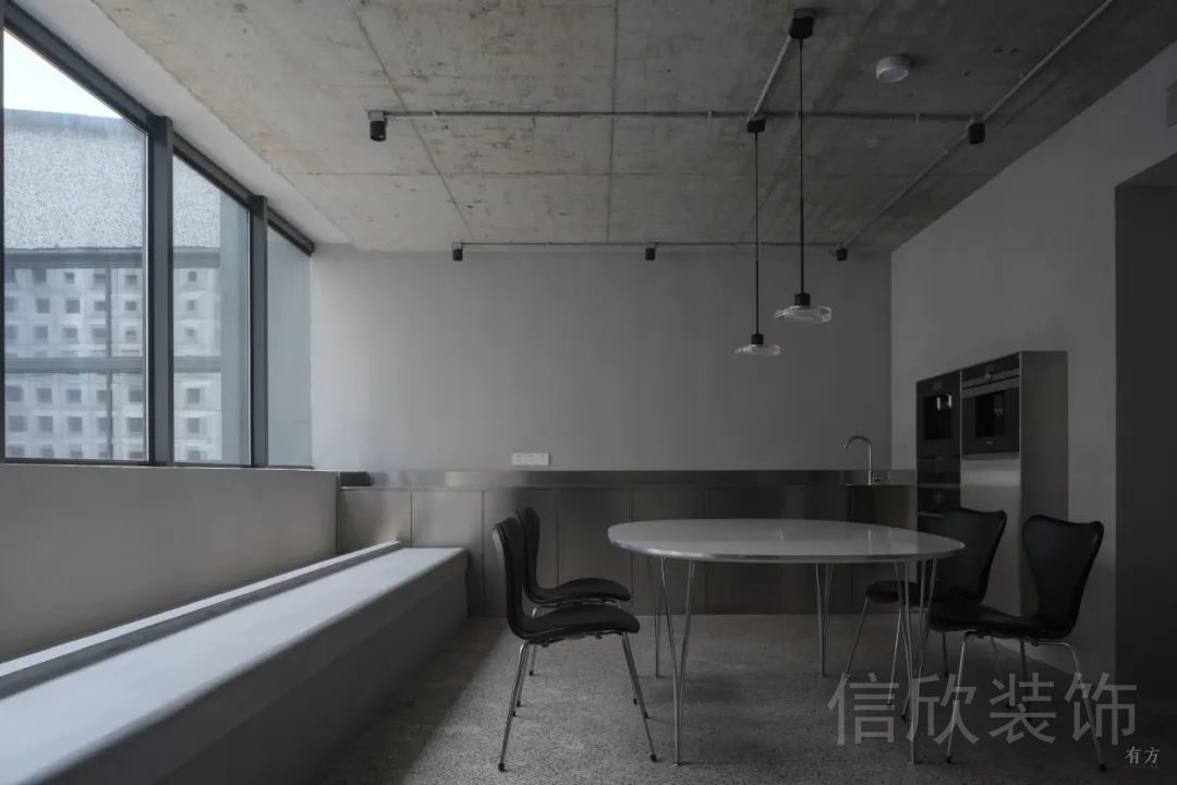 現(xiàn)代鋁合金的操作平臺茶水間設(shè)計(jì)